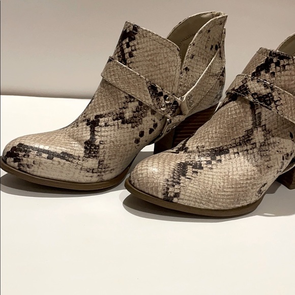 Snakeskin booties - Picture 3 of 3